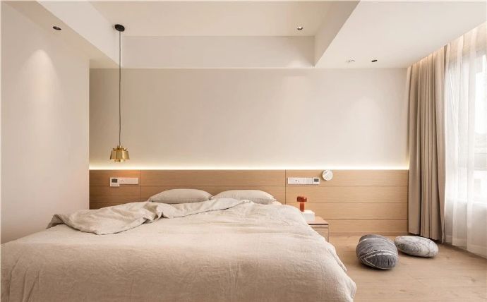 次臥與主臥色調統一，利用最純粹的顏色營造出一種輕松、自然的氛圍